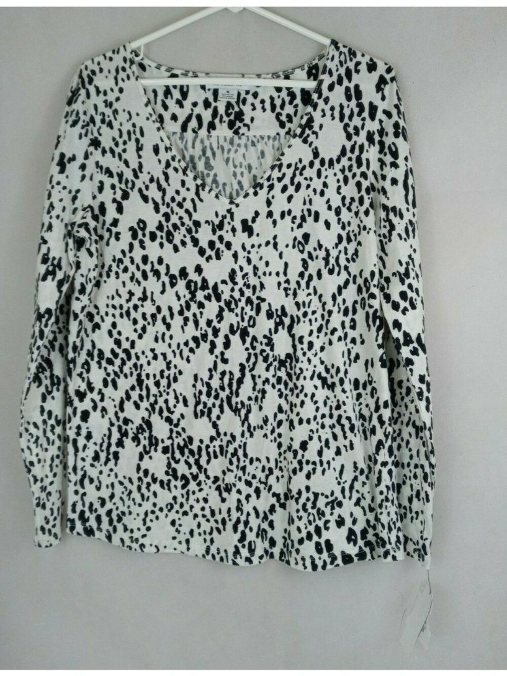 NWT Liz Claiborne Women's Black & White Leopard Print Long Sleeve Shirt Size M